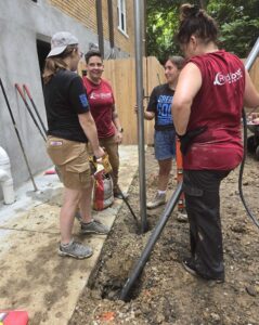 RedRover Responders volunteers build pet-friendly fencing in Cincinnati, Ohio